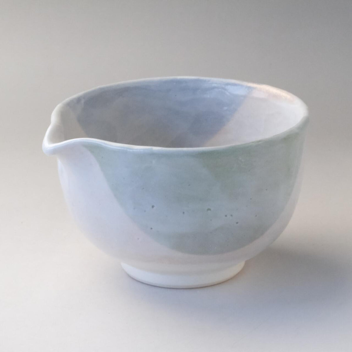 Pastel Katakuchi Matcha Bowl with Spout – Pink / White / Blue / Blue-Green – Blue-Green