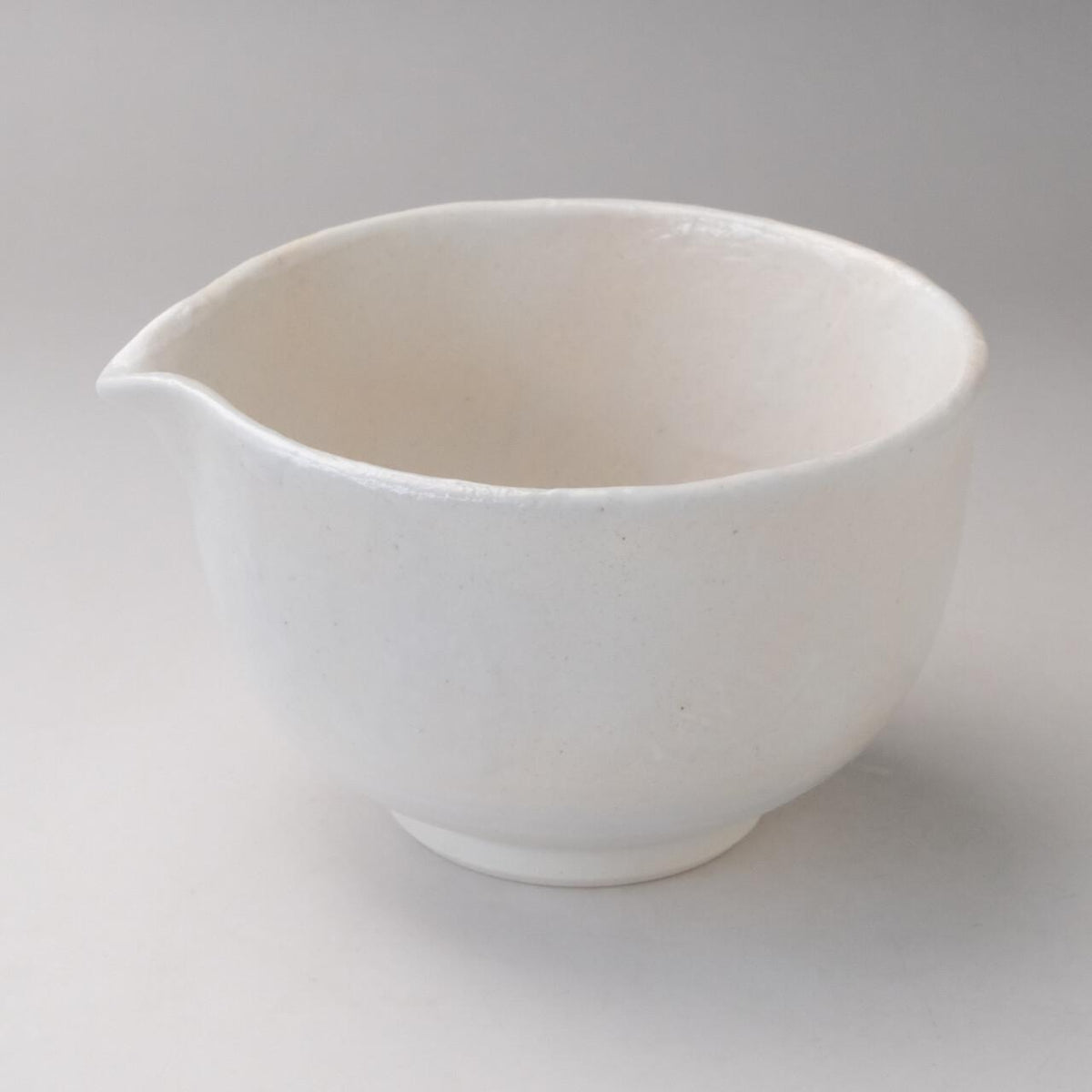 Pastel Katakuchi Matcha Bowl with Spout – Pink / White / Blue / Blue-Green – White